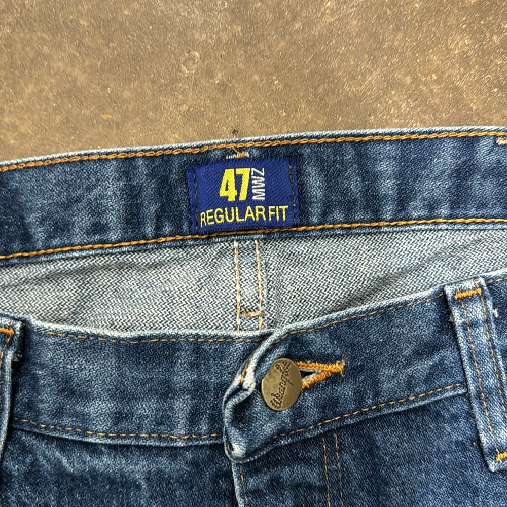 Jeans - Picture 2 of 4